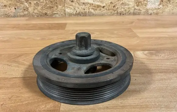 Toyota Avensis T250 Crankshaft pulley 