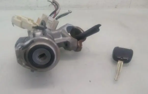 Toyota Avensis Verso Ignition lock 45020287