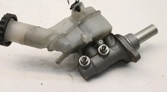 Mitsubishi Outlander Master brake cylinder