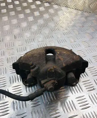 Volkswagen Touran I Front brake caliper