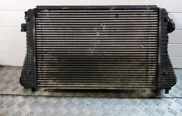 Volkswagen Touran I Intercooler radiator 1K0145803