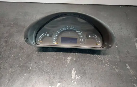 Mercedes-Benz C W203 Speedometer (instrument cluster) A2035403047