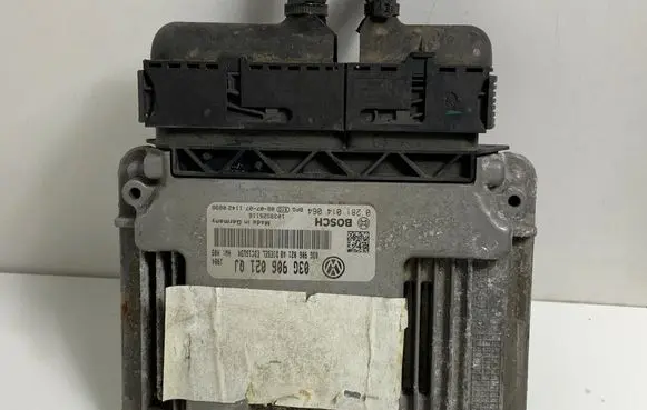 Volkswagen Golf V Engine control unit/module 03G906021QJ