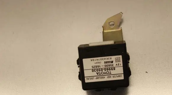 Toyota Avensis T250 Light module LCM 8996005030