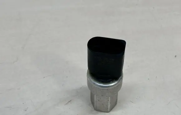 Porsche Cayenne (92A) Air conditioning (A/C) pressure sensor 1K0959128E