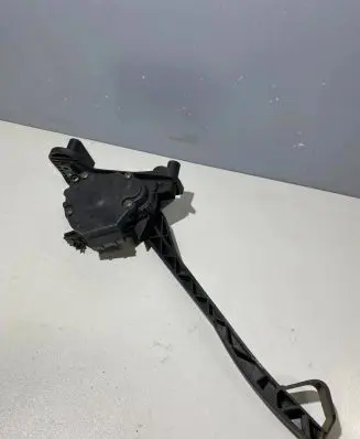 Volvo V70 Accelerator throttle pedal 9496822 00776922 B270