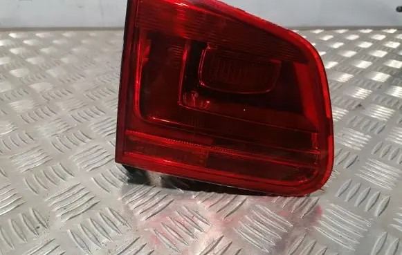Volkswagen Tiguan Tailgate rear/tail lights 5N0945093J
