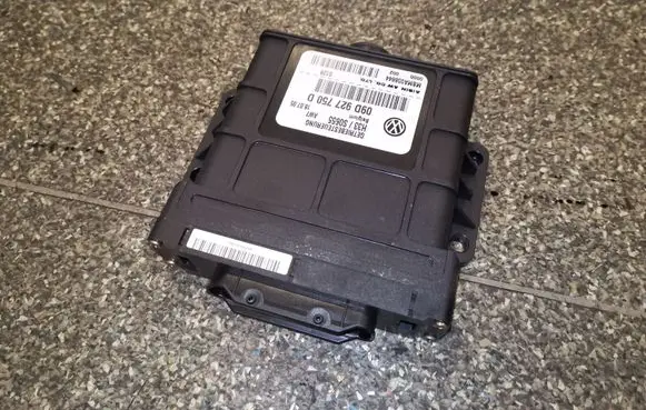Volkswagen Touareg I Gearbox control unit/module 09D927750D