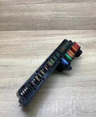 BMW 5 E60 E61 Fuse module 6957330