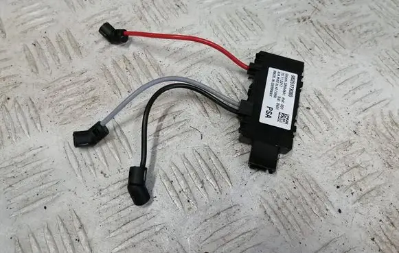 Citroen C3 Aircross Interior lighting relay 9825173080 28564641 2011201