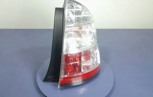 Toyota Prius (NHW20) Rear/tail lights 47-14R
