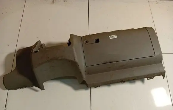 Glove box