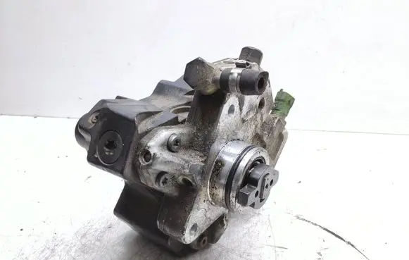 Volvo V70 Fuel injection high pressure pump 30756125 0445010111