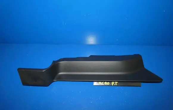 Volvo XC90 Rear seat side bottom trim 39829397 39829395