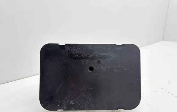 BMW X3 F25 Quarter panel pressure vent 9122453 60829010