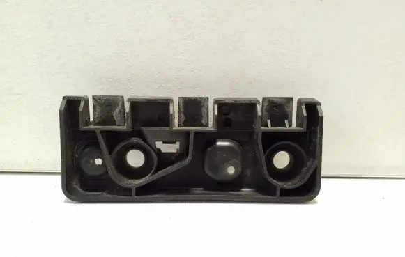 Volvo XC90 Fender mounting bracket 31378135