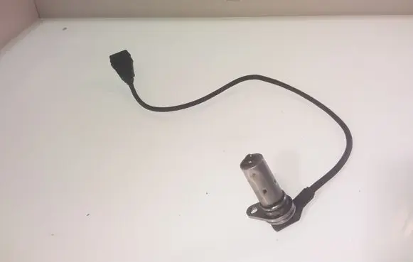 Audi A4 S4 B5 8D Crankshaft speed sensor 028907319B