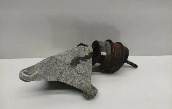 Chevrolet Camaro Engine mounting bracket X01916A