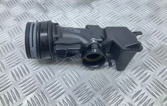 Skoda Kamiq Turbo air intake inlet pipe/hose 04C129656L