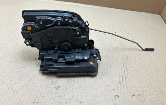 BMW 2 F46 Rear door lock 7281943