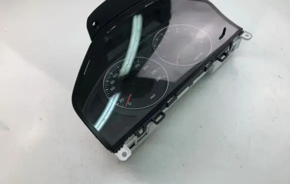 Volvo V70 Speedometer (instrument cluster) 31270899AA