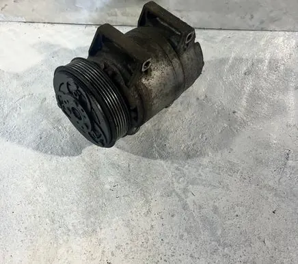 Volvo V70 Air conditioning (A/C) compressor (pump)
