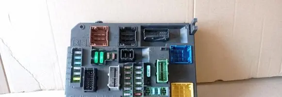 Peugeot 508 Fuse box set 9806687980