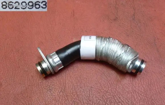 BMW 2 F46 Turbo turbocharger oiling pipe/hose 8629963