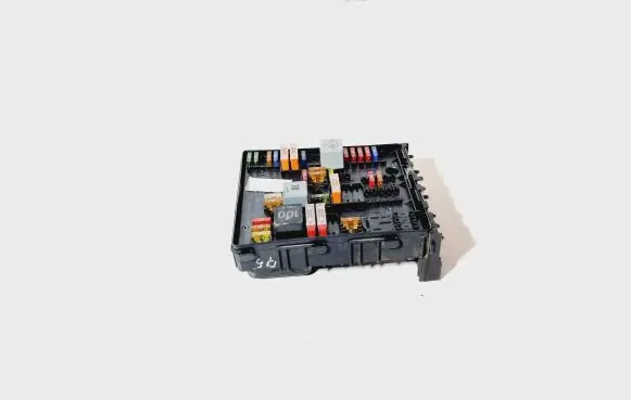 Volkswagen Golf V Fuse module 1K0937124P 1K0937124
