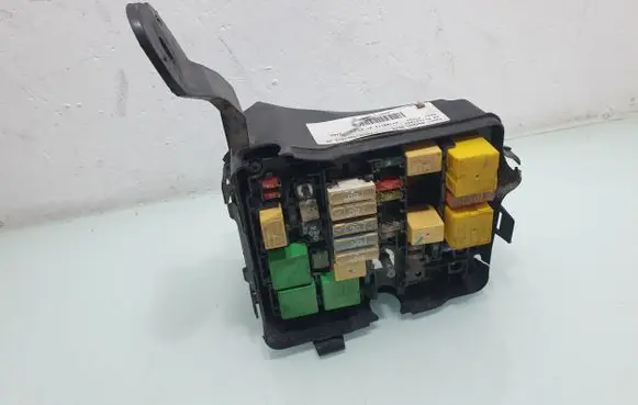 Peugeot 208 Fuse module 47751
