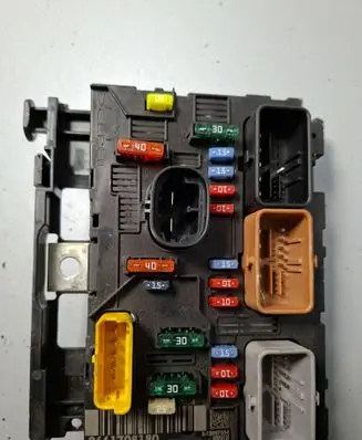 Peugeot 307 Fuse module 9661708180