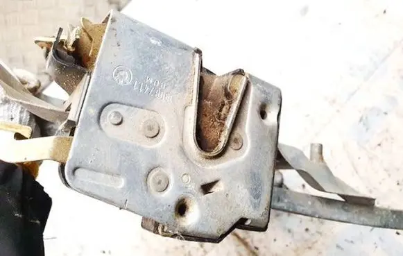 BMW 7 E38 Rear door lock 19087411