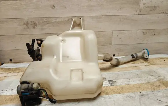 Honda FR-V Windshield washer fluid reservoir/tank