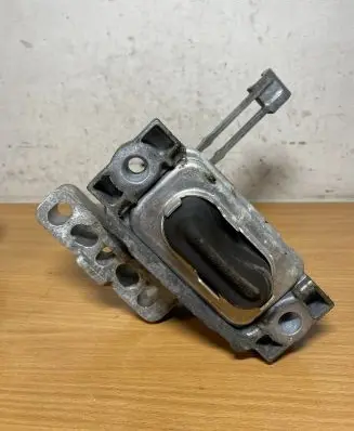 Volkswagen Golf VII Engine mount bracket 5Q0199262 C1937