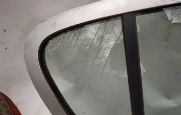 Opel Astra H Rear vent window glass 