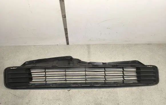 Toyota Prius (XW30) Front bumper lower grill 5311247040