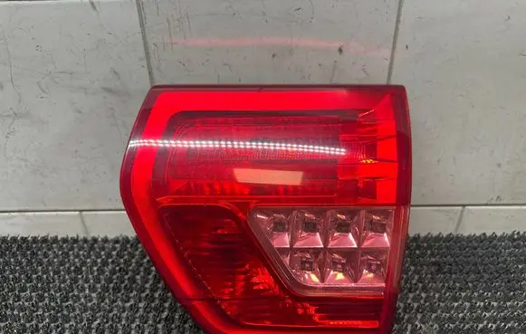 Tailgate rear/tail lights