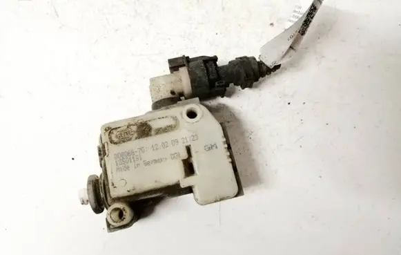Opel Insignia A Central locking motor 13501151