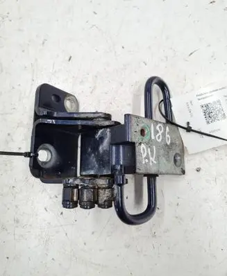 Seat Altea Front door lower hinge 1P0831411