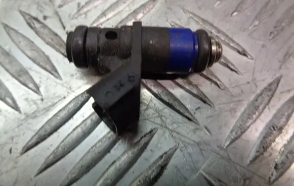 Skoda Fabia Mk1 (6Y) Fuel injector 036906031AB