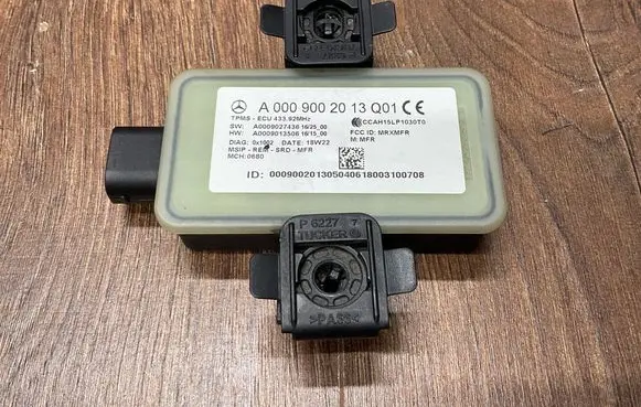 Mercedes-Benz E W213 Tire pressure control unit A0009002013