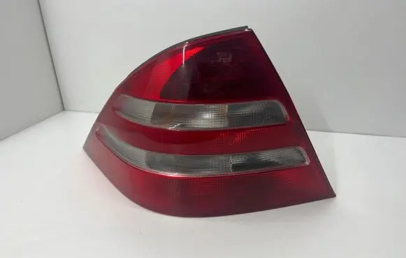 Mercedes-Benz C W203 Rear/tail lights 255121L
