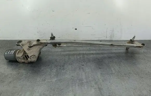 Volvo V50 Front wiper linkage