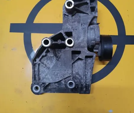 Opel Insignia A A/C compressor mount bracket 55562863