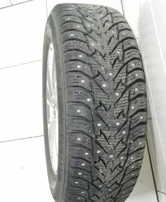 Volkswagen Golf VII R15 winter/snow tires with studs BRIDGESTONE NORANZA 19565R15