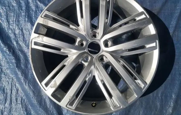 Volkswagen Tiguan R19 alloy rim 5NA601025N