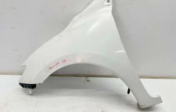 Nissan Pulsar Fender