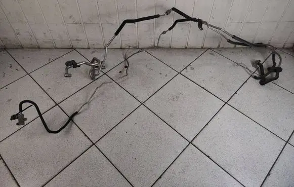 Air conditioning (A/C) pipe/hose