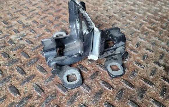 Rear door hinge set