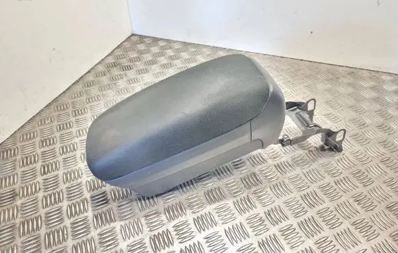 Toyota Avensis T250 Armrest